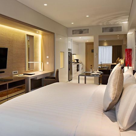 Oakwood Hotel & Residence Surabaya Exterior foto
