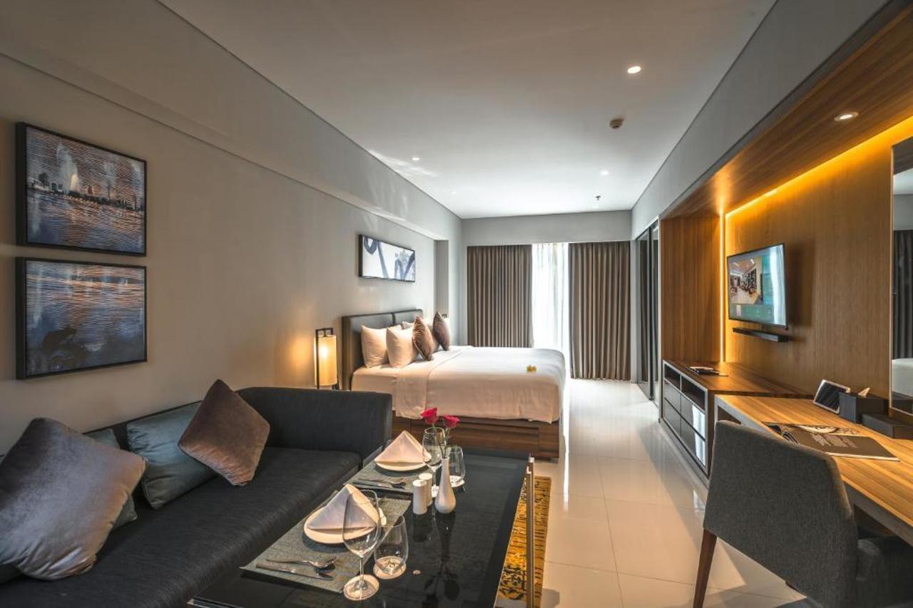 Oakwood Hotel & Residence Surabaya Exterior foto